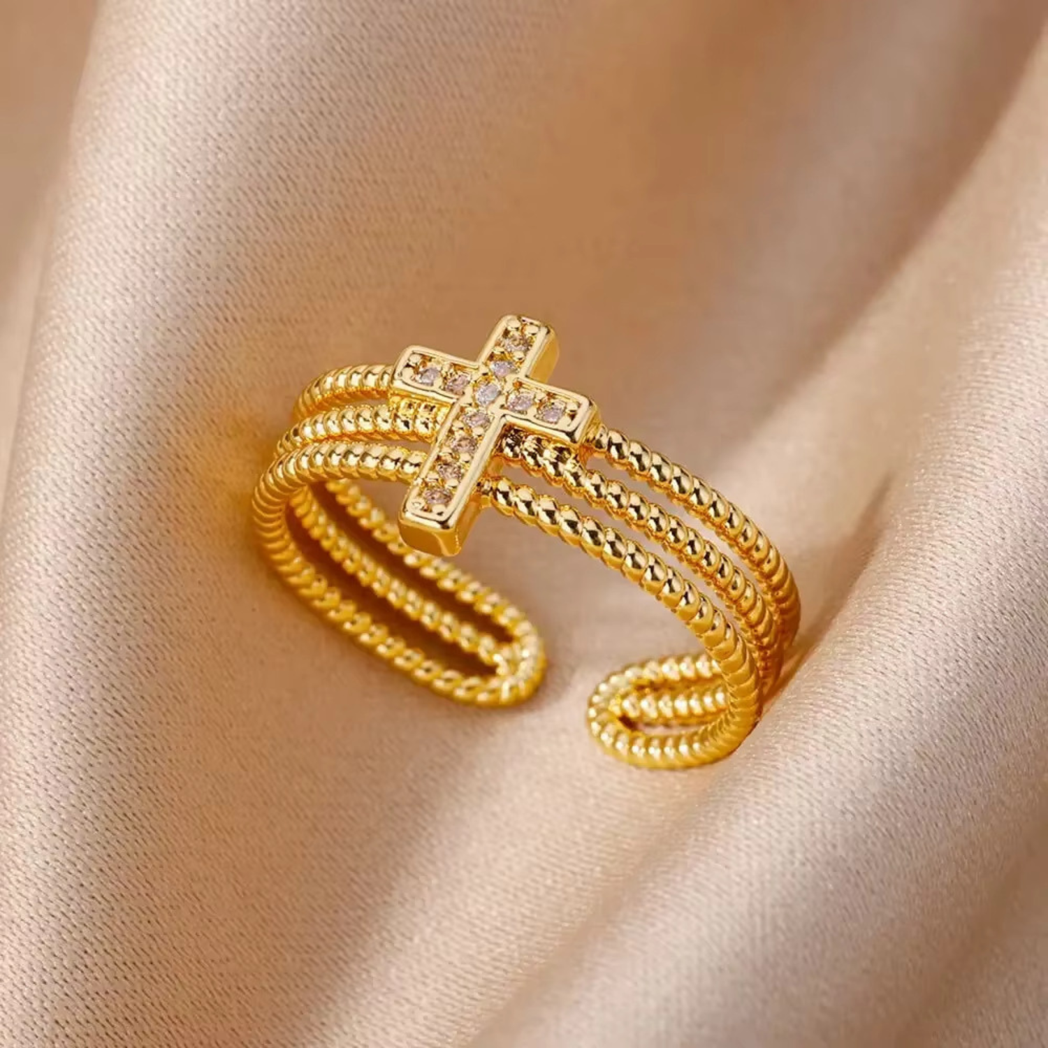 Gilded Cross Twist-Bijoux